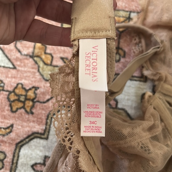 ✨ Victoria’s Secret ✨ EUC Body By Victoria Nude Unlined Demi Lace Bra 34C - Picture 6 of 8